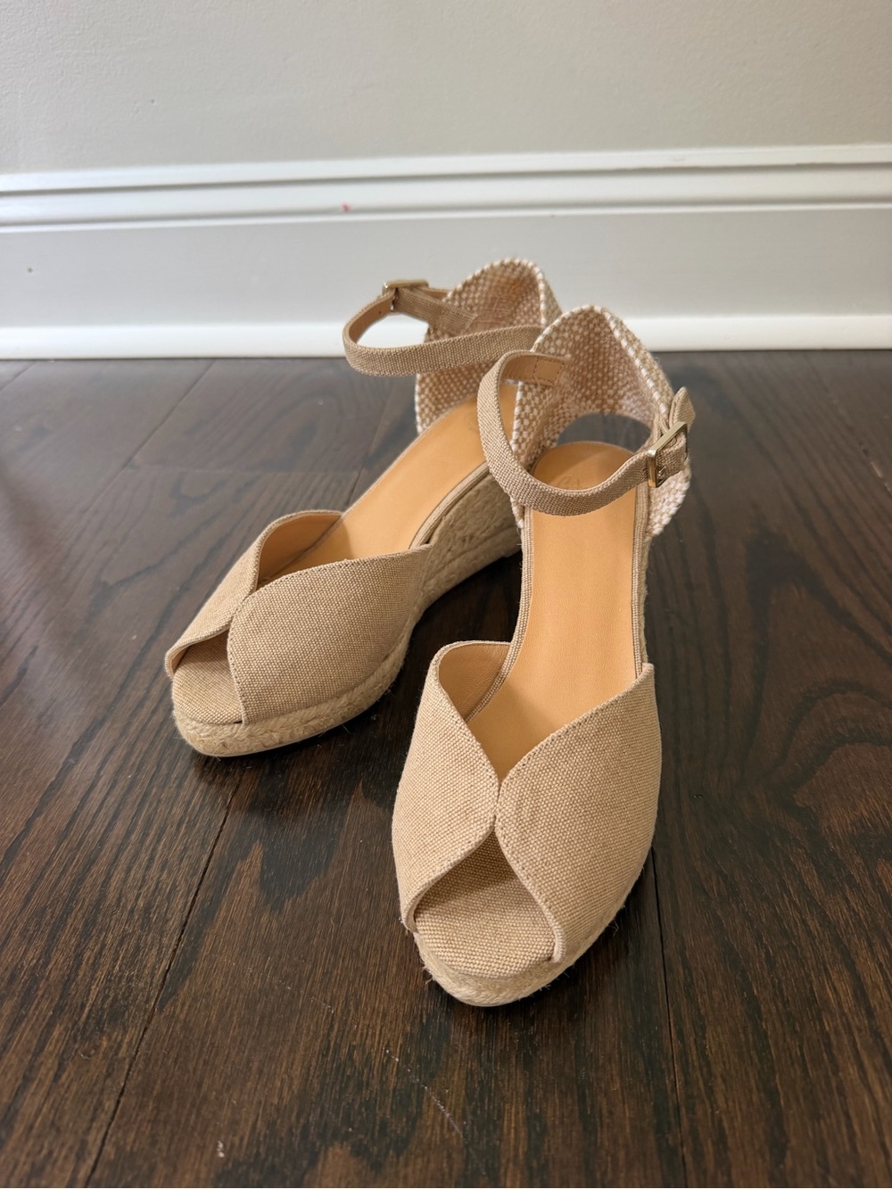 NIB Castaner Neutral Beige Canvas Espadrille Wedges size 38 EU